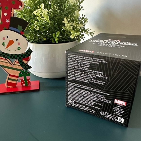 Disney Marvel World of Wakanda Puzzle - 1000 Pc Jigsaw Puzzle - Picture 4 of 4